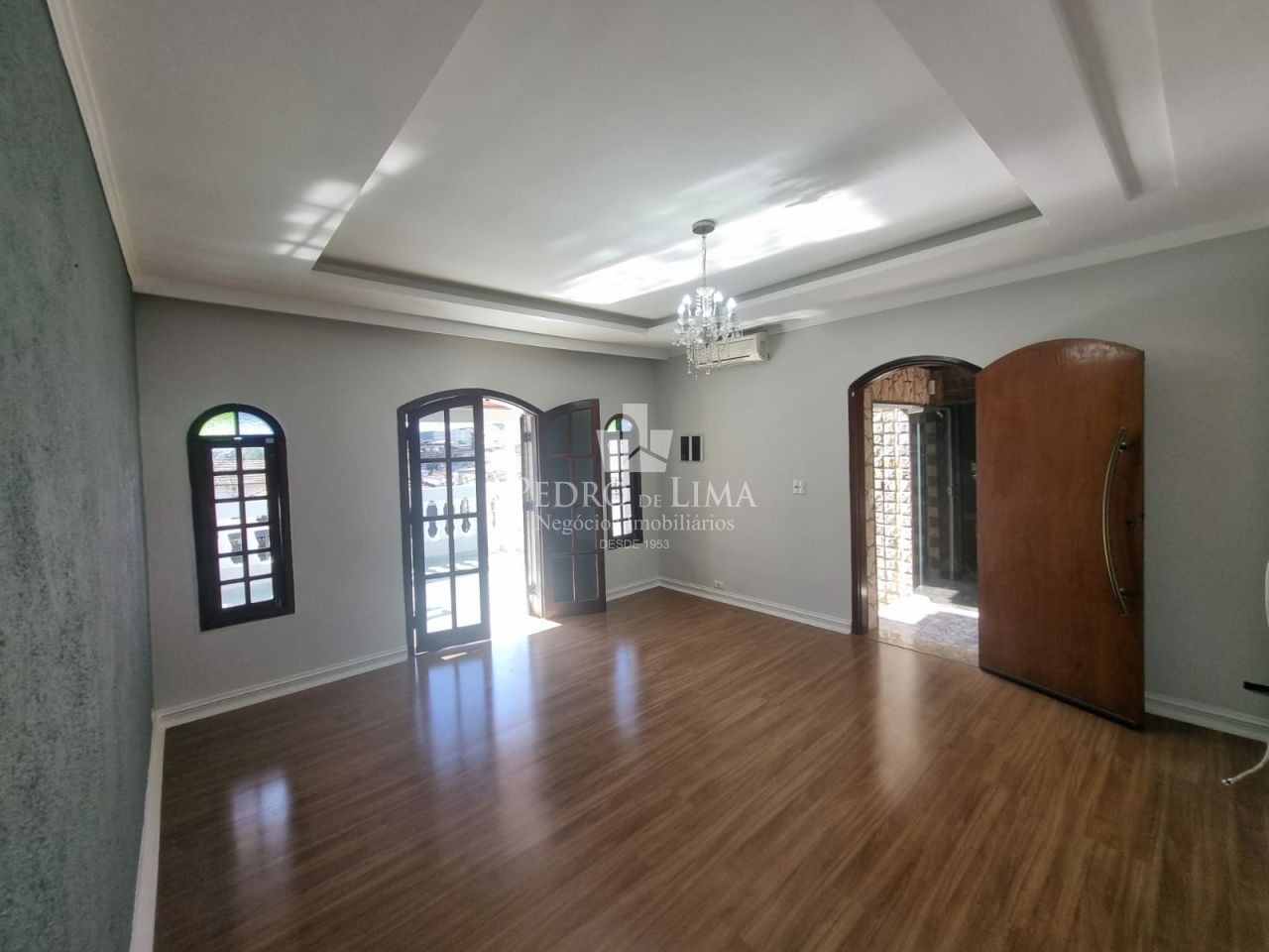 Casa Térrea com 2 dormitórios, sala, cozinha, banheiro, área de serviço, 1 vaga - Região Penha