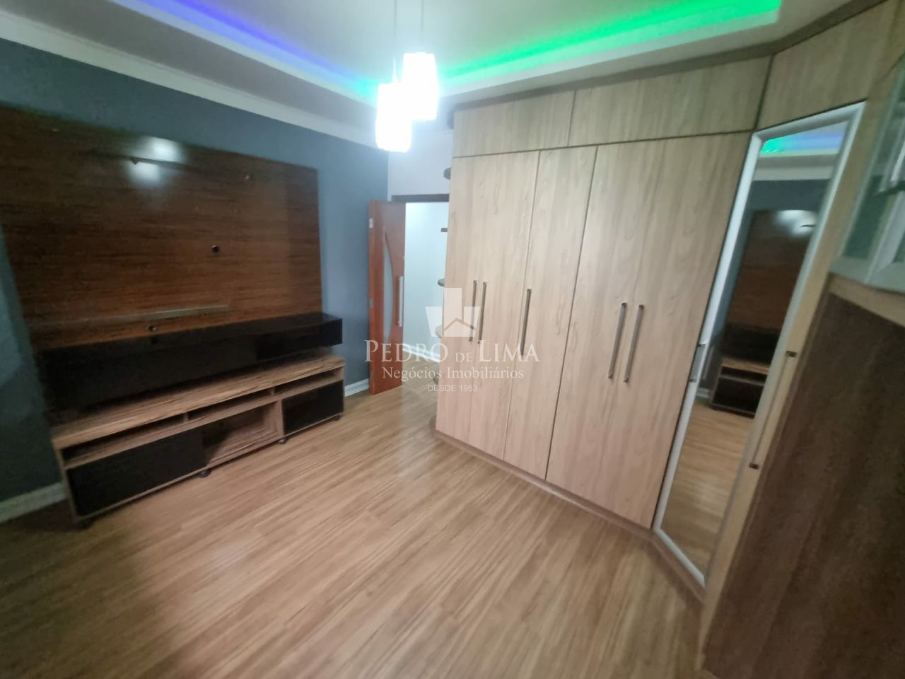 Casa Térrea com 2 dormitórios, sala, cozinha, banheiro, área de serviço, 1 vaga - Região Penha