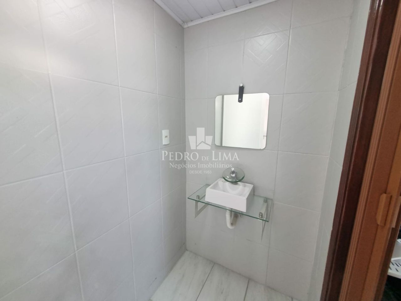 Casa Térrea com 2 dormitórios, sala, cozinha, banheiro, área de serviço, 1 vaga - Região Penha