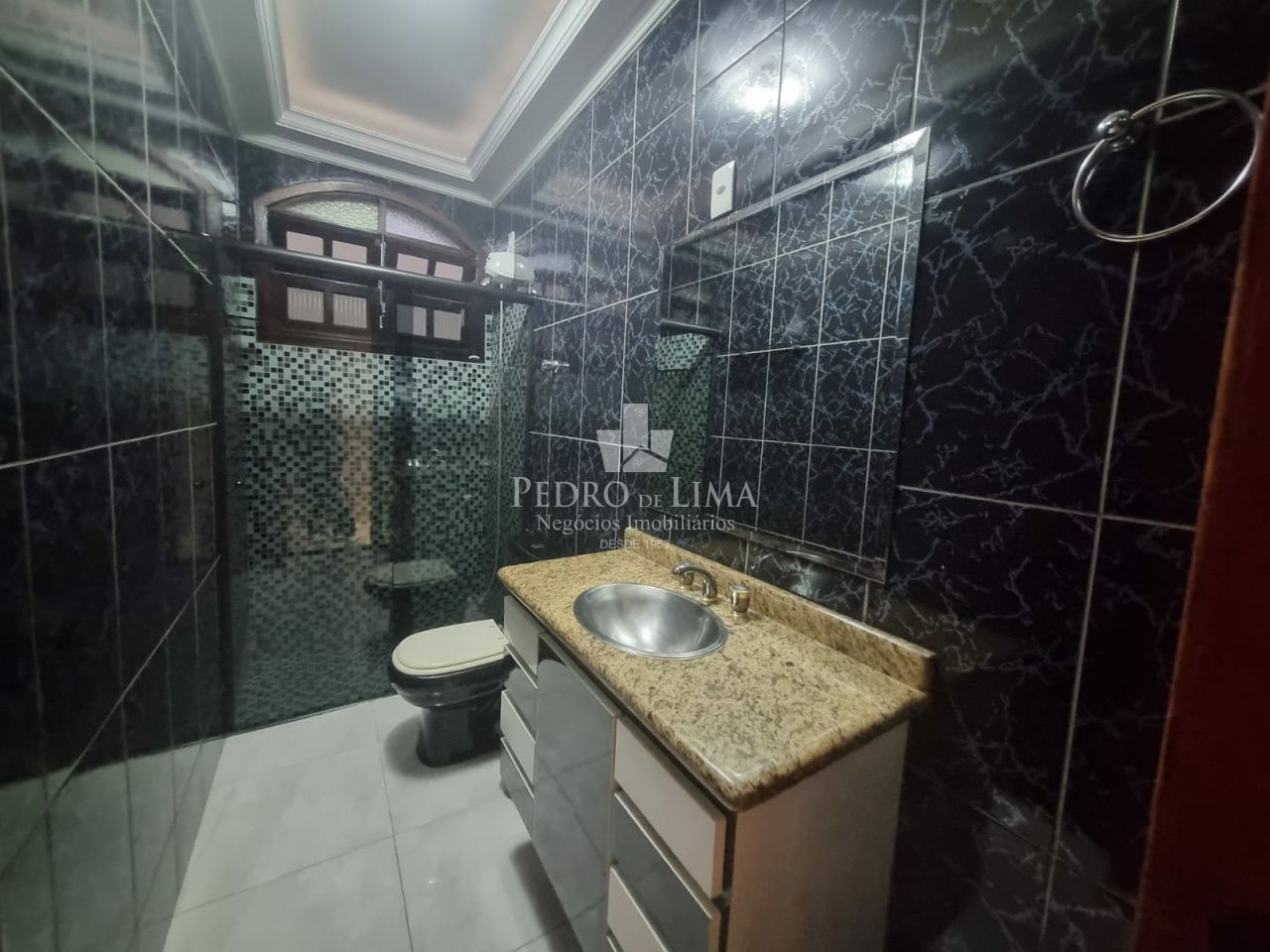 Casa Térrea com 2 dormitórios, sala, cozinha, banheiro, área de serviço, 1 vaga - Região Penha