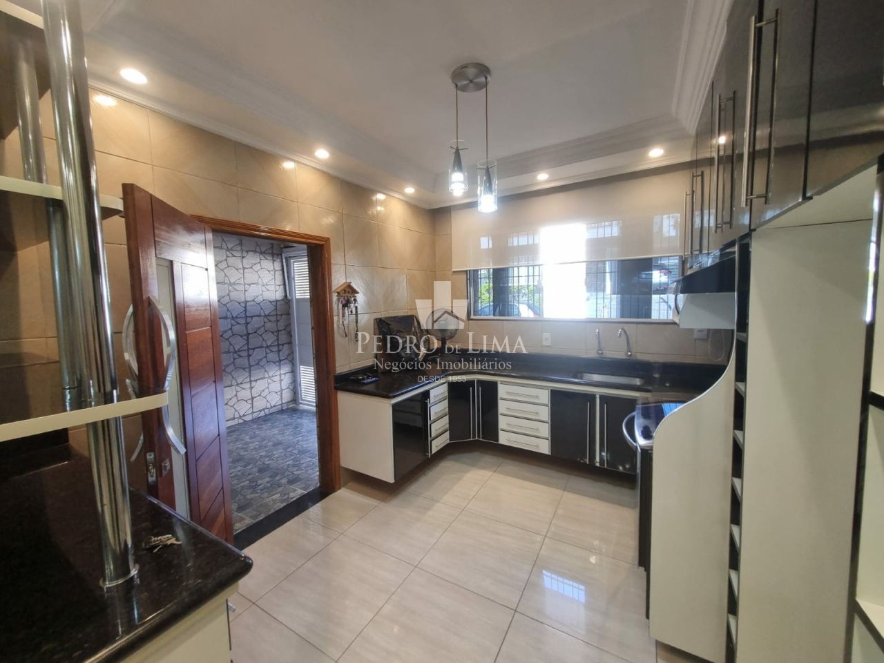 Casa Térrea com 2 dormitórios, sala, cozinha, banheiro, área de serviço, 1 vaga - Região Penha