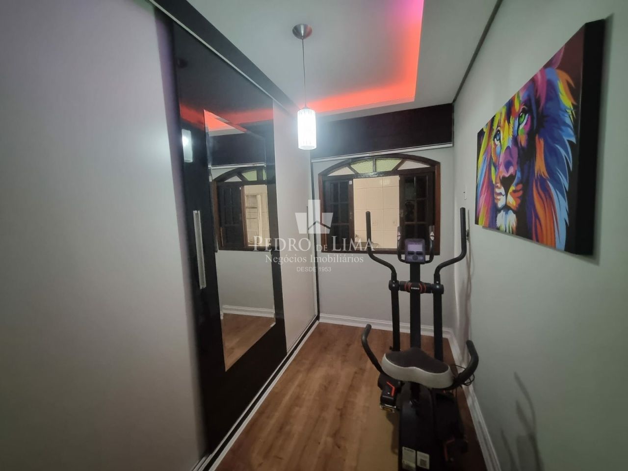 Casa Térrea com 2 dormitórios, sala, cozinha, banheiro, área de serviço, 1 vaga - Região Penha
