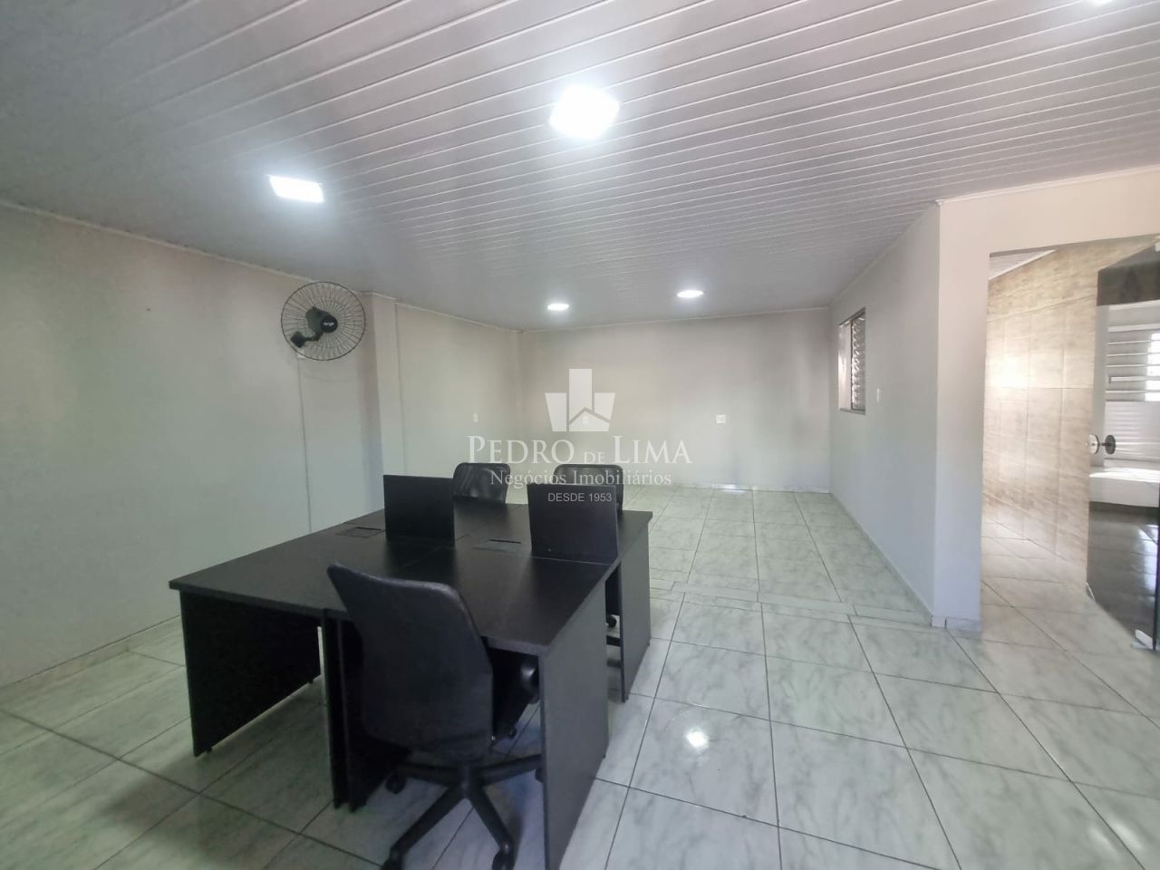 Casa Térrea com 2 dormitórios, sala, cozinha, banheiro, área de serviço, 1 vaga - Região Penha
