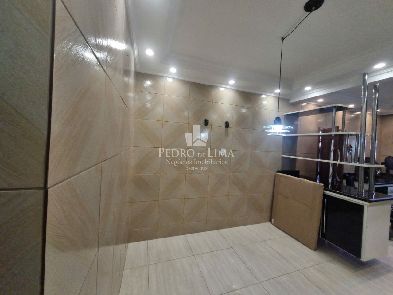 Casa Térrea com 2 dormitórios, sala, cozinha, banheiro, área de serviço, 1 vaga - Região Penha
