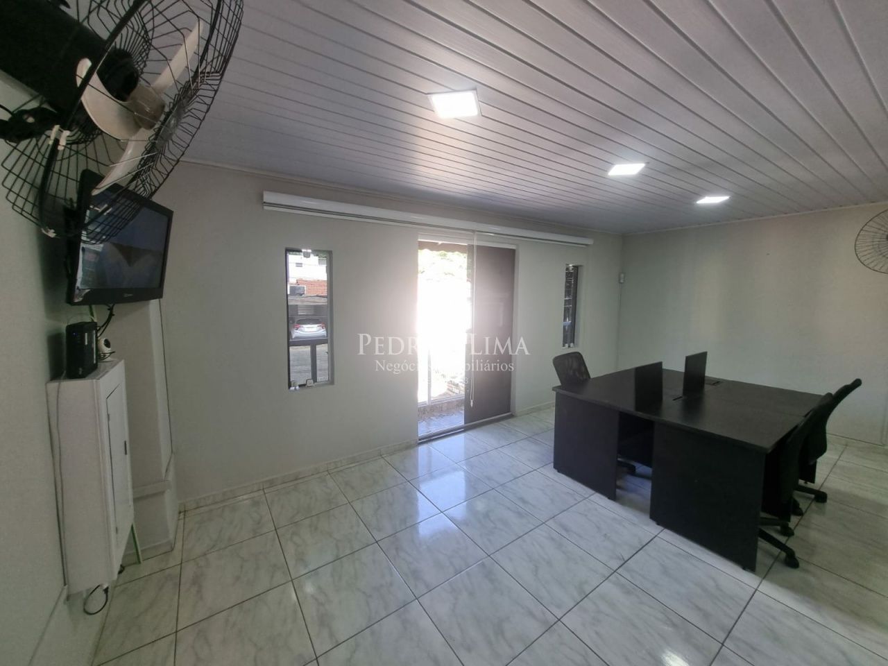 Casa Térrea com 2 dormitórios, sala, cozinha, banheiro, área de serviço, 1 vaga - Região Penha