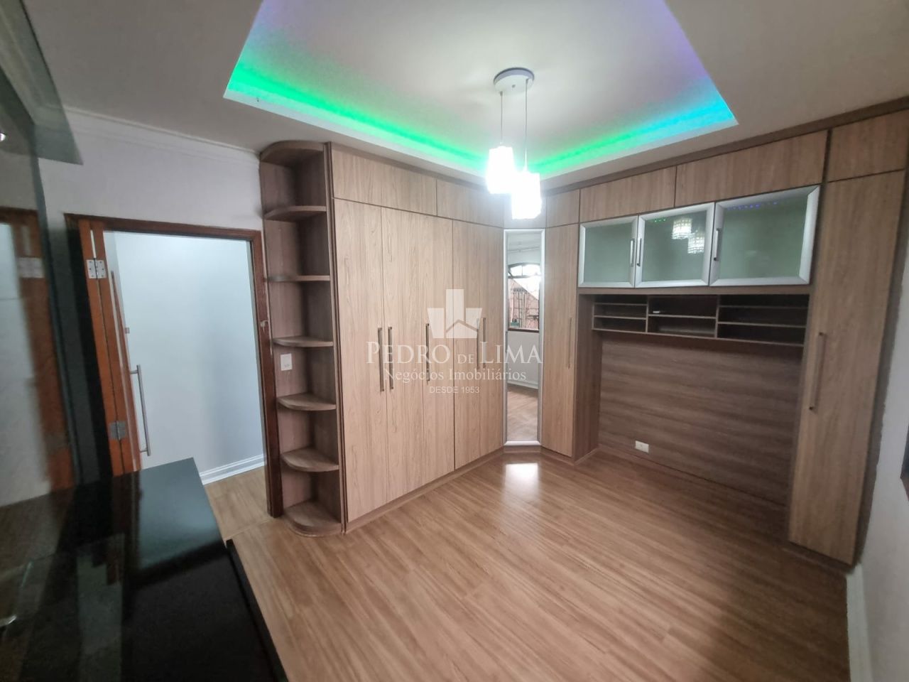Casa Térrea com 2 dormitórios, sala, cozinha, banheiro, área de serviço, 1 vaga - Região Penha