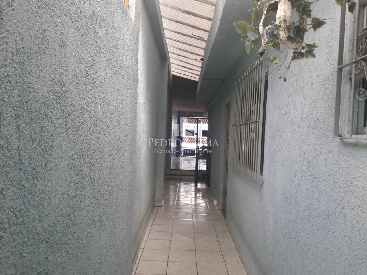Casa  terrea  com  corredor lateral e quintal na Vila Curuça