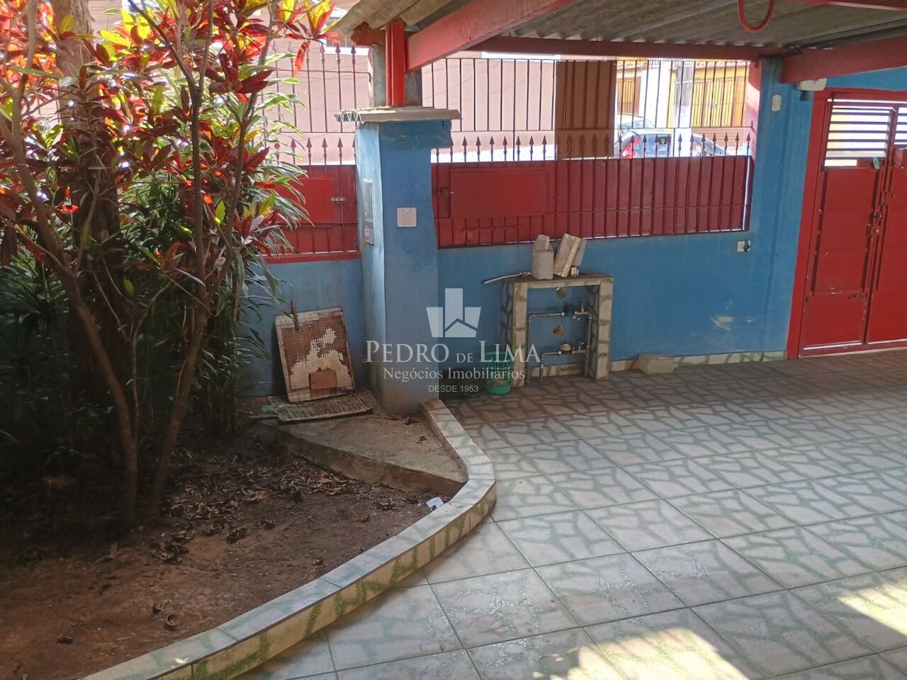 Casa terrea com 3 dormitorios, sendo 1 suite e 3 vagas de garagem no Jardim Camargo Novo 