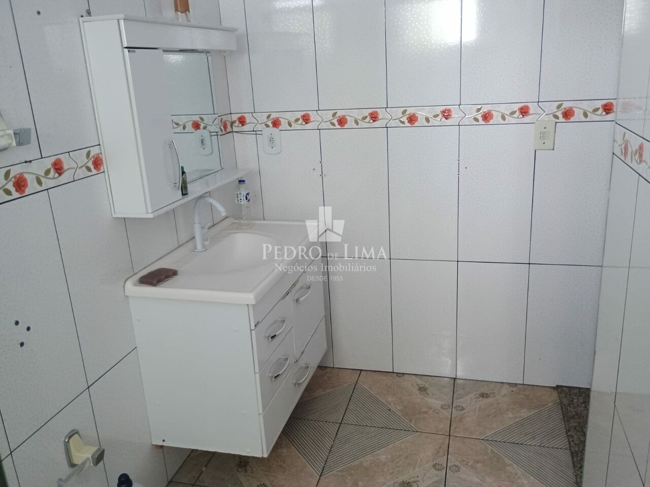 Casa terrea com 3 dormitorios, sendo 1 suite e 3 vagas de garagem no Jardim Camargo Novo 