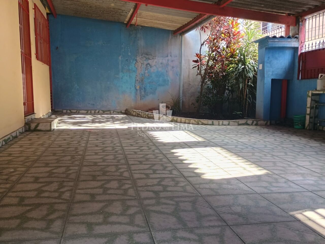 Casa terrea com 3 dormitorios, sendo 1 suite e 3 vagas de garagem no Jardim Camargo Novo 