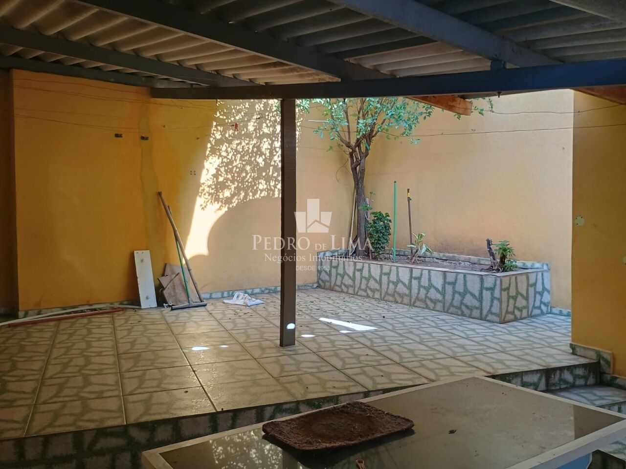 Casa terrea com 3 dormitorios, sendo 1 suite e 3 vagas de garagem no Jardim Camargo Novo 