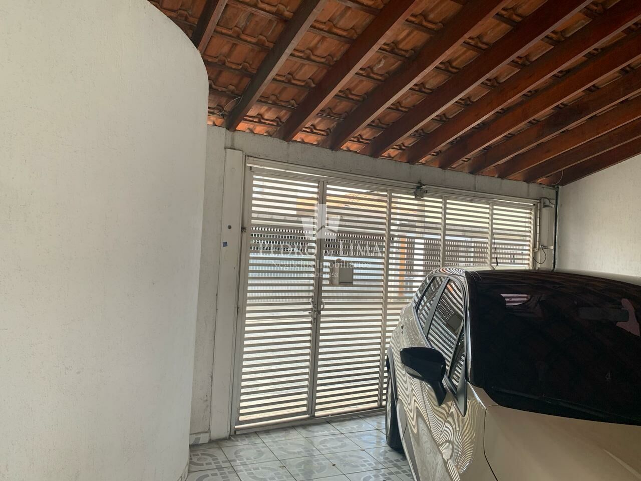 Sobrado frontal á venda na Vila Pierina/Cangaiba conta com 3 quartos sendo 1 suíte, 3 vagas