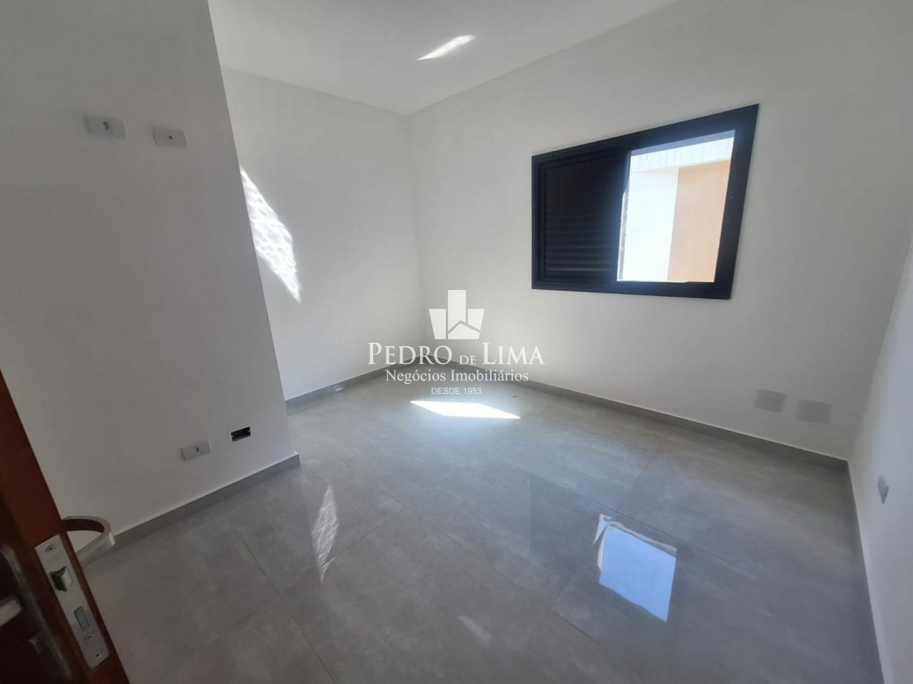 Sobrado novo em condominio na Vila Ré