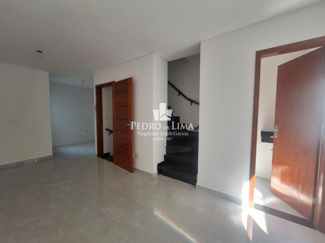 Sobrado novo em condominio na Vila Ré