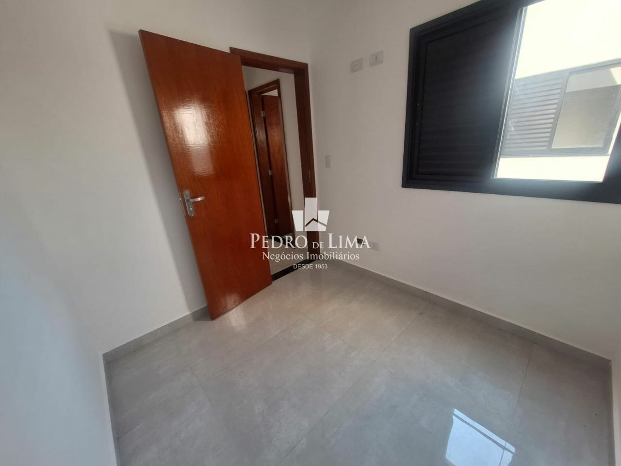 Sobrado novo em condominio na Vila Ré