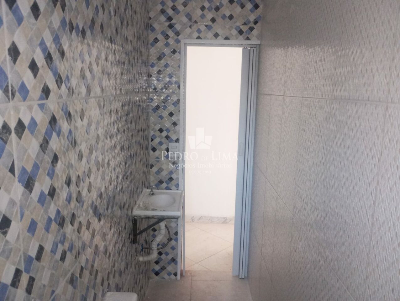 Casa assobradada 2 dormitórios sem vaga na região Jd Lapena