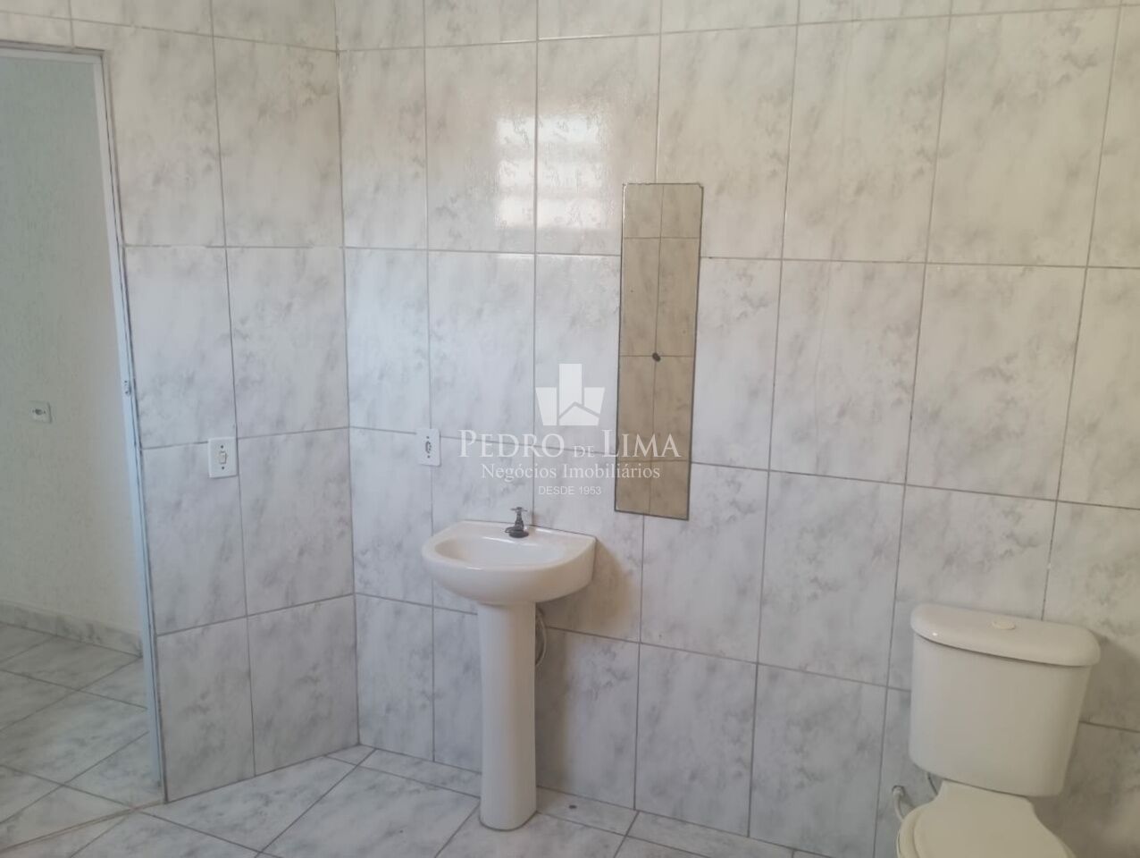Ótima Casa Térrea com ! dormitório, sem vaga de garagem na Vila Nair próximo a Av Assis Ribeiro
