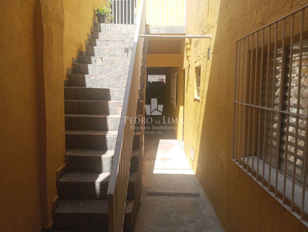 Ótima Casa Térrea com ! dormitório, sem vaga de garagem na Vila Nair próximo a Av Assis Ribeiro