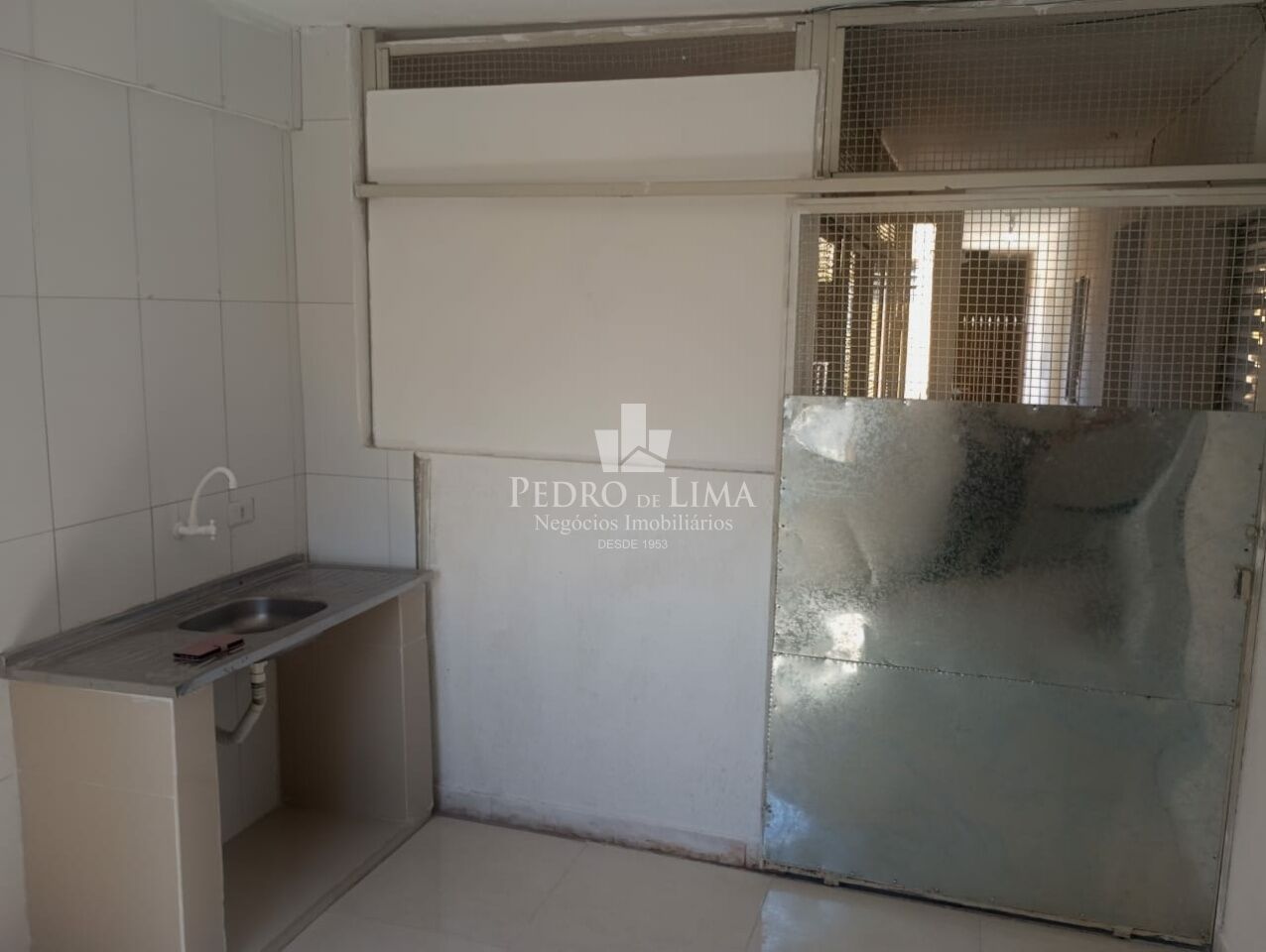 Ótima Casa Térrea com ! dormitório, sem vaga de garagem na Vila Nair próximo a Av Assis Ribeiro