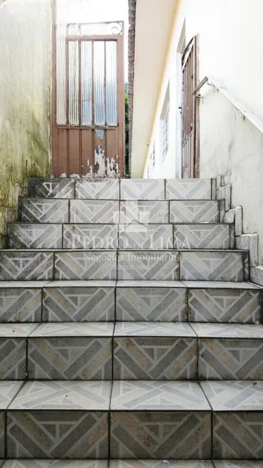 Casa Assobradada com corredor lateral e quintal no Ermelino Matarazzo