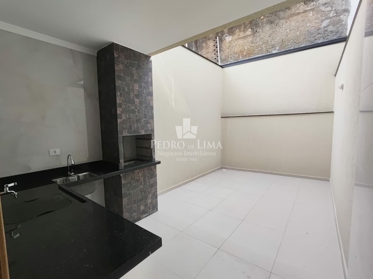 Sobrado frontal com 3 quartos e 1 suíte com 2 vagas na Penha