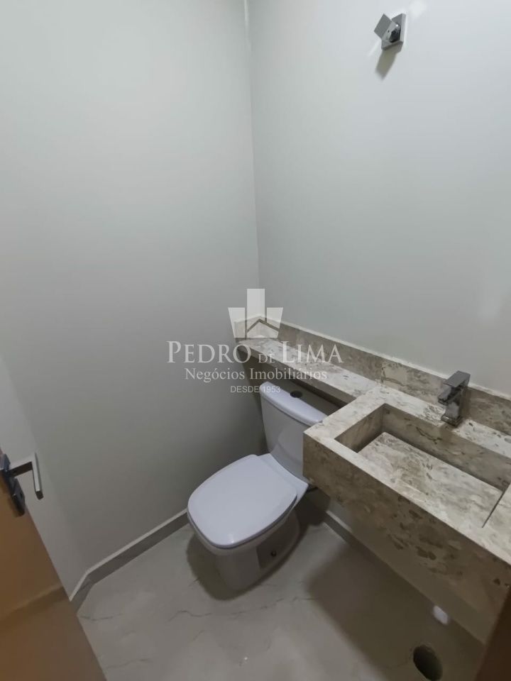Sobrado frontal com 3 quartos e 1 suíte com 2 vagas na Penha