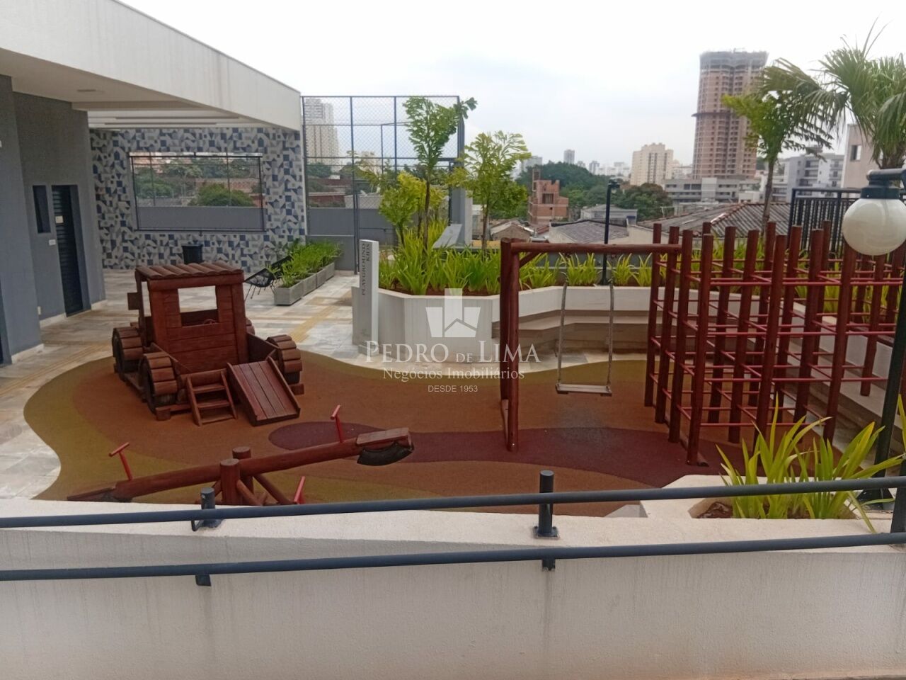 Apartamento com 3 dormitorios sendo uma suite 2 vagas de garagem na Penha
