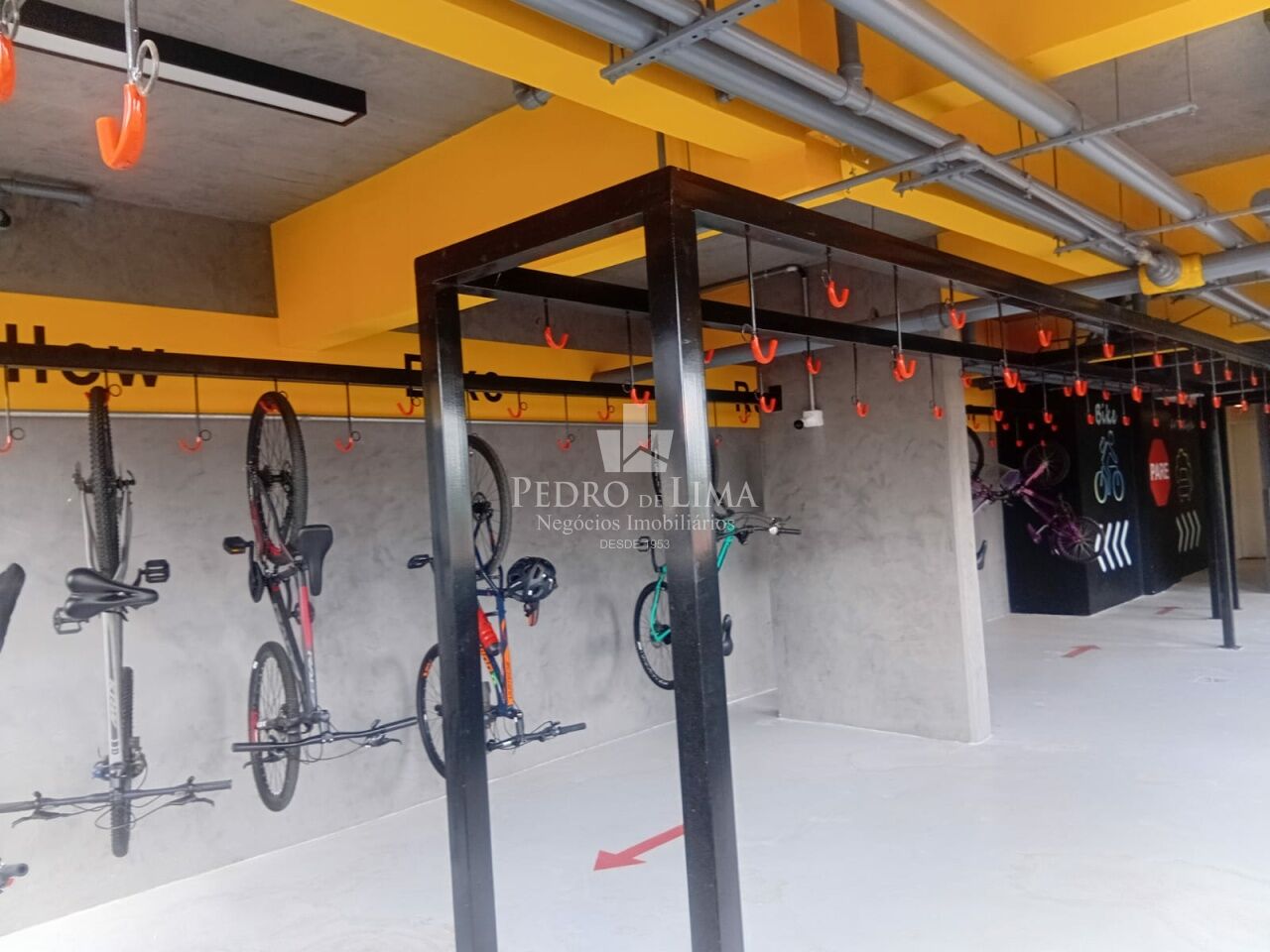 Apartamento com 3 dormitorios sendo uma suite 2 vagas de garagem na Penha