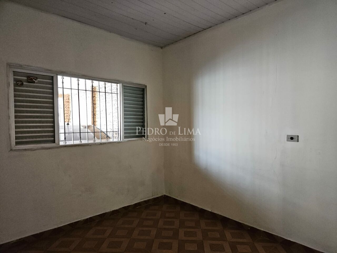 Casa térrea, mais sobrado no mesmo terrenos, 4 dormitórios, 2 vagas, na Penha.