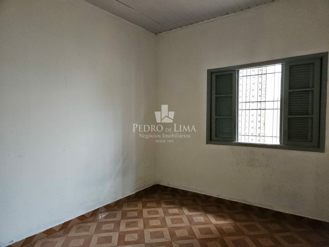 Casa térrea, mais sobrado no mesmo terrenos, 4 dormitórios, 2 vagas, na Penha.