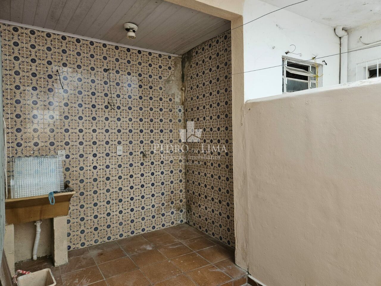 Casa térrea, mais sobrado no mesmo terrenos, 4 dormitórios, 2 vagas, na Penha.