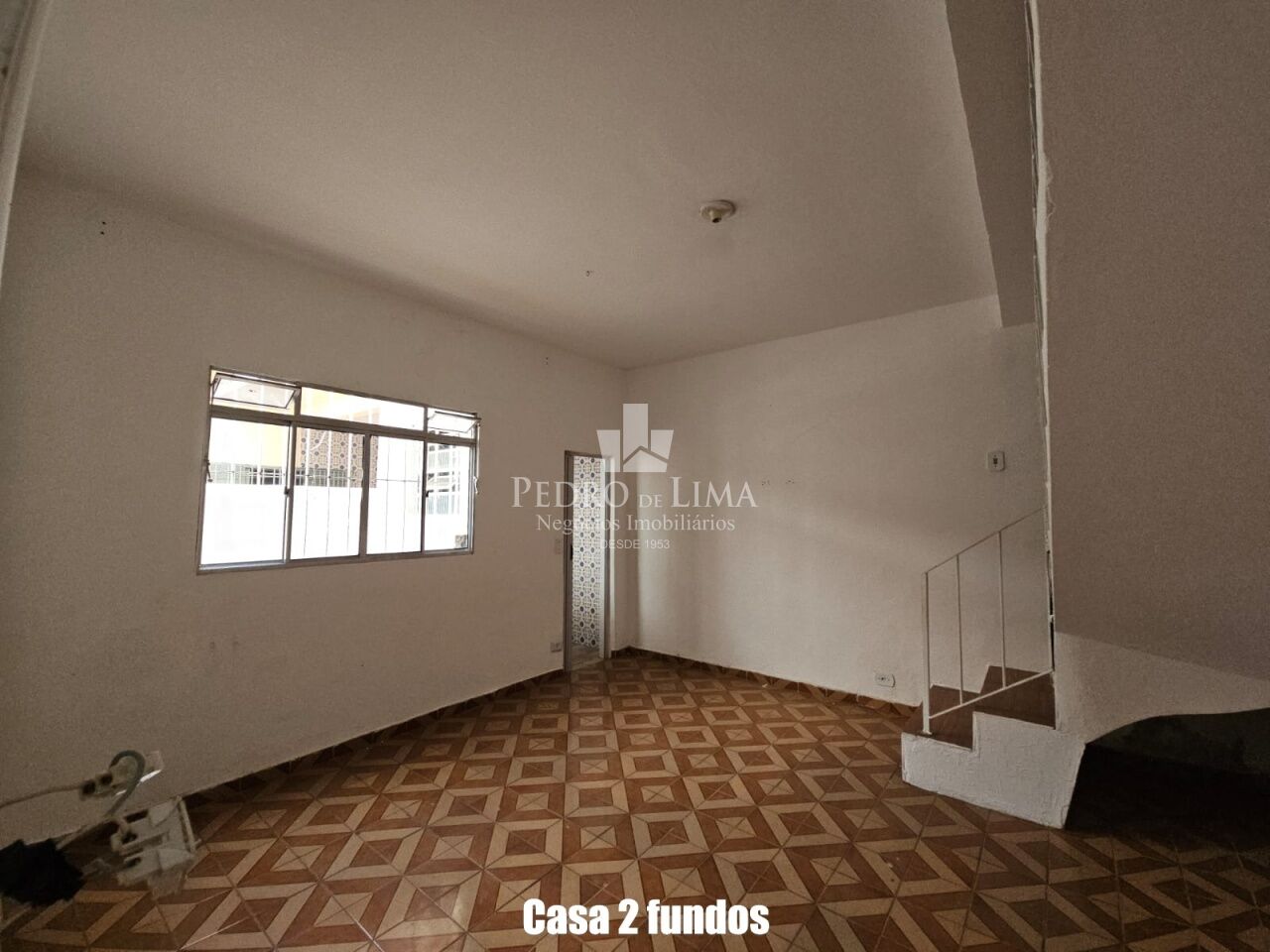 Casa térrea, mais sobrado no mesmo terrenos, 4 dormitórios, 2 vagas, na Penha.