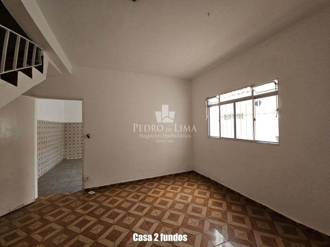 Casa térrea, mais sobrado no mesmo terrenos, 4 dormitórios, 2 vagas, na Penha.