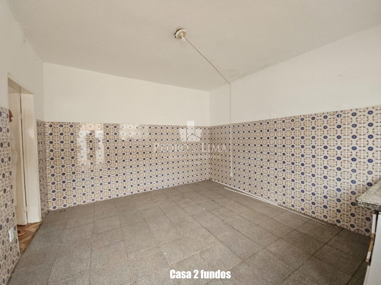 Casa térrea, mais sobrado no mesmo terrenos, 4 dormitórios, 2 vagas, na Penha.