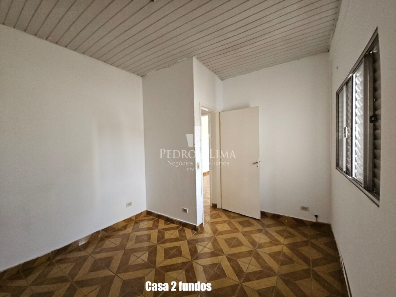 Casa térrea, mais sobrado no mesmo terrenos, 4 dormitórios, 2 vagas, na Penha.
