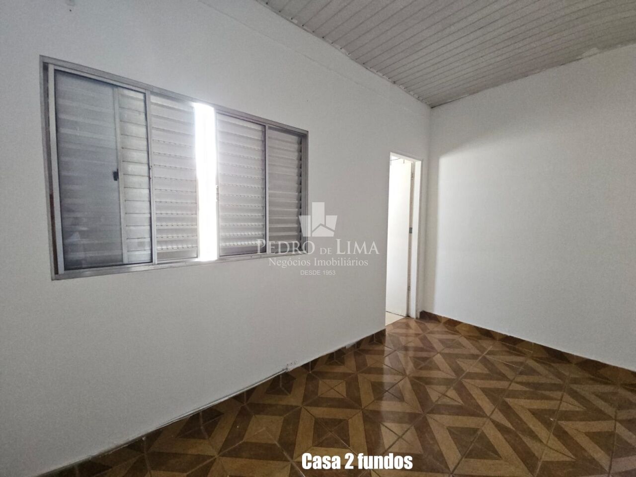 Casa térrea, mais sobrado no mesmo terrenos, 4 dormitórios, 2 vagas, na Penha.