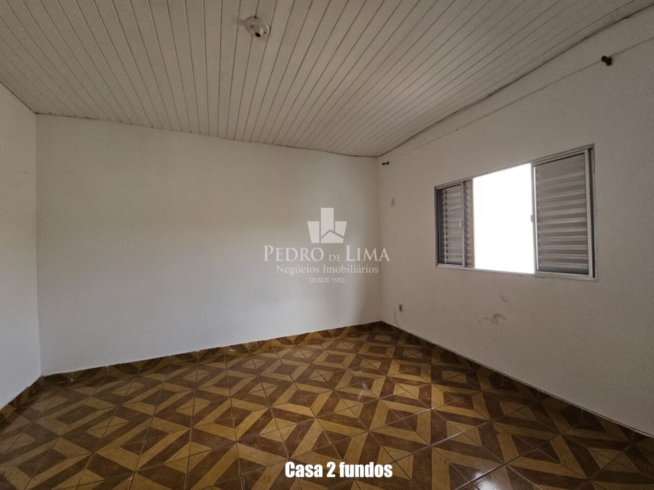 Casa térrea, mais sobrado no mesmo terrenos, 4 dormitórios, 2 vagas, na Penha.