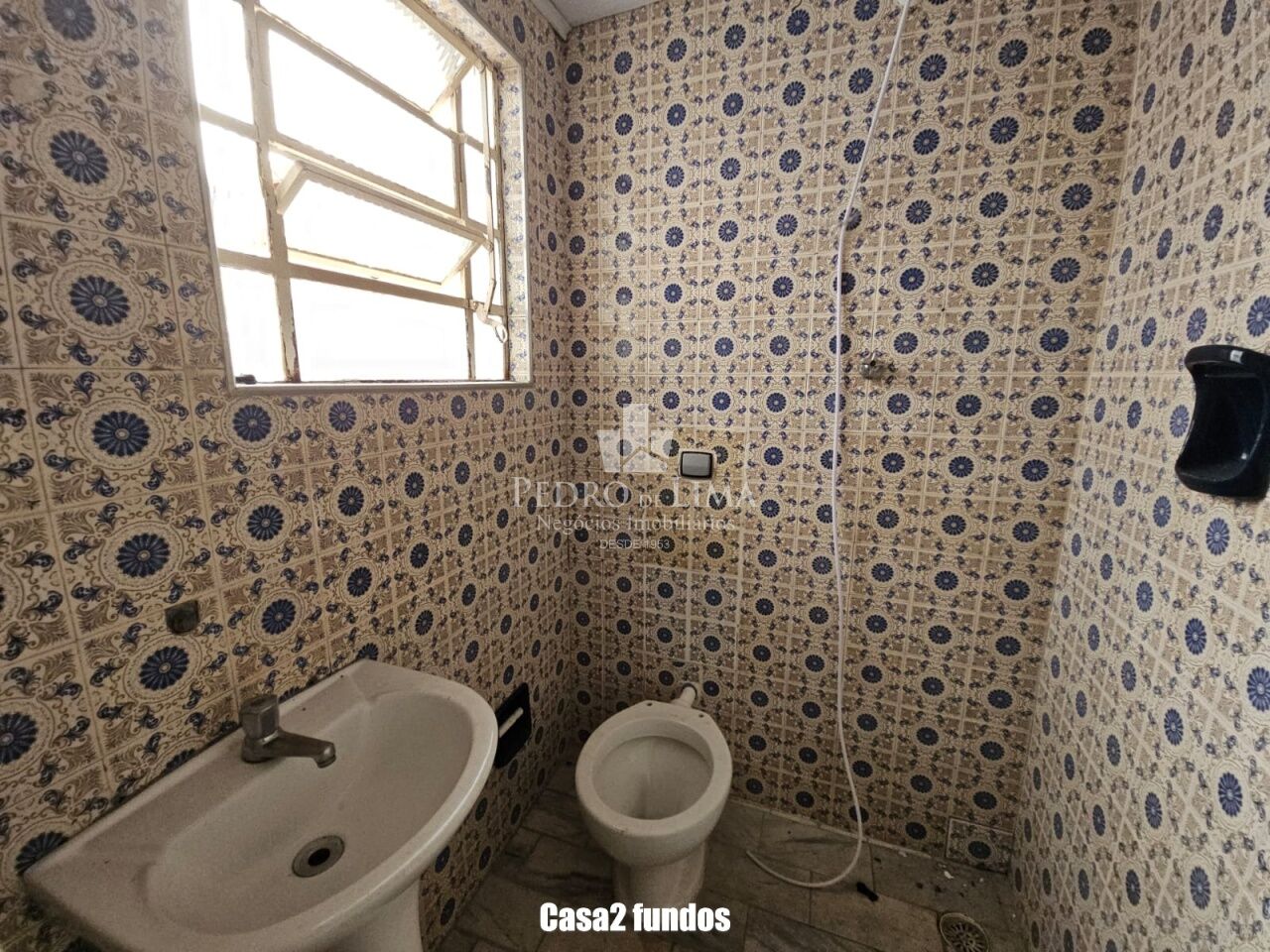Casa térrea, mais sobrado no mesmo terrenos, 4 dormitórios, 2 vagas, na Penha.