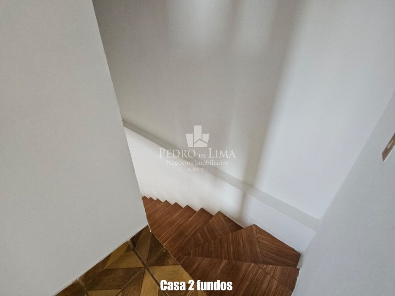 Casa térrea, mais sobrado no mesmo terrenos, 4 dormitórios, 2 vagas, na Penha.