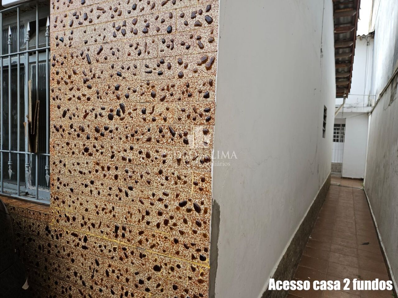 Casa térrea, mais sobrado no mesmo terrenos, 4 dormitórios, 2 vagas, na Penha.
