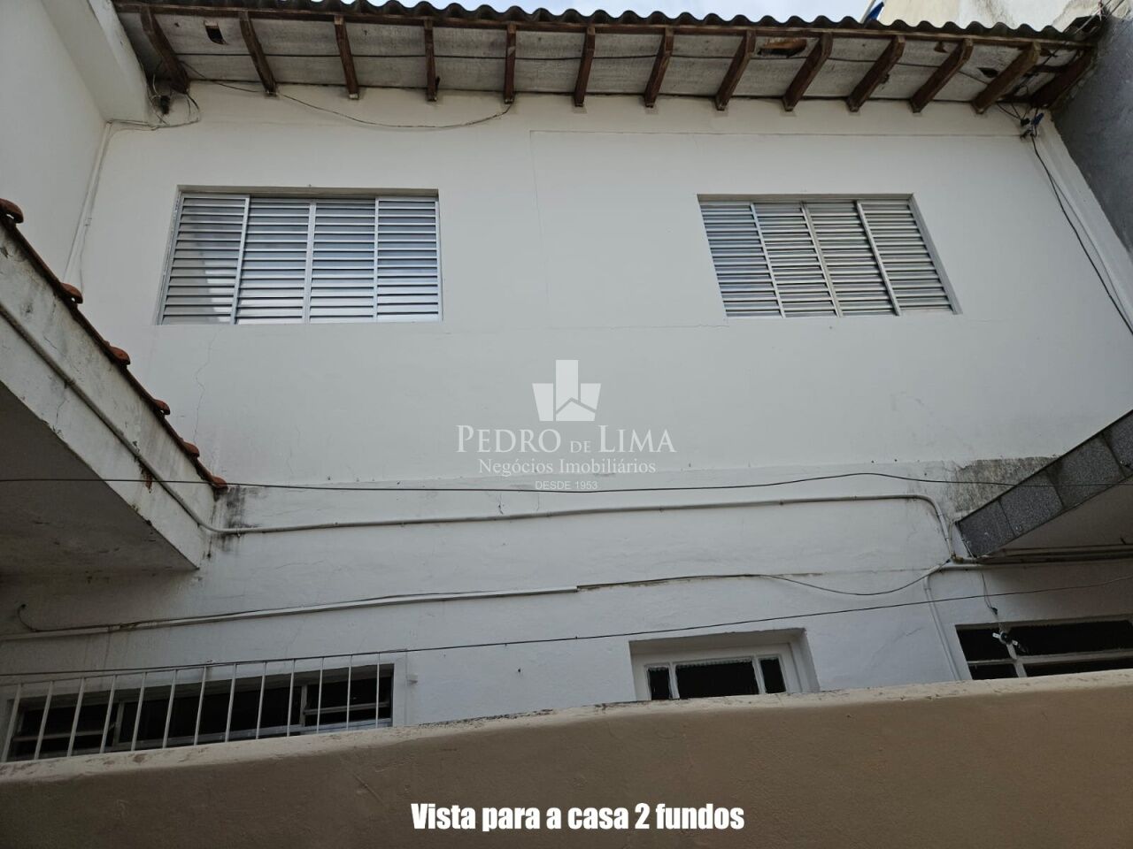 Casa térrea, mais sobrado no mesmo terrenos, 4 dormitórios, 2 vagas, na Penha.