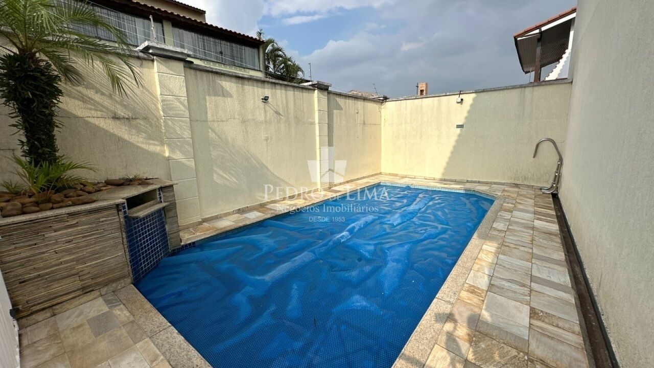 Sobrado de Condomínio á venda na Penha, 164 m² três quartos sendo 1 suíte e 4 vagas de garagem 