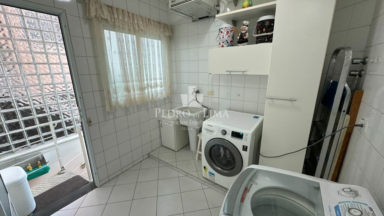 Sobrado de Condomínio á venda na Penha, 164 m² três quartos sendo 1 suíte e 4 vagas de garagem 