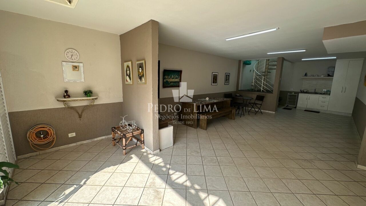 Sobrado de Condomínio á venda na Penha, 164 m² três quartos sendo 1 suíte e 4 vagas de garagem 