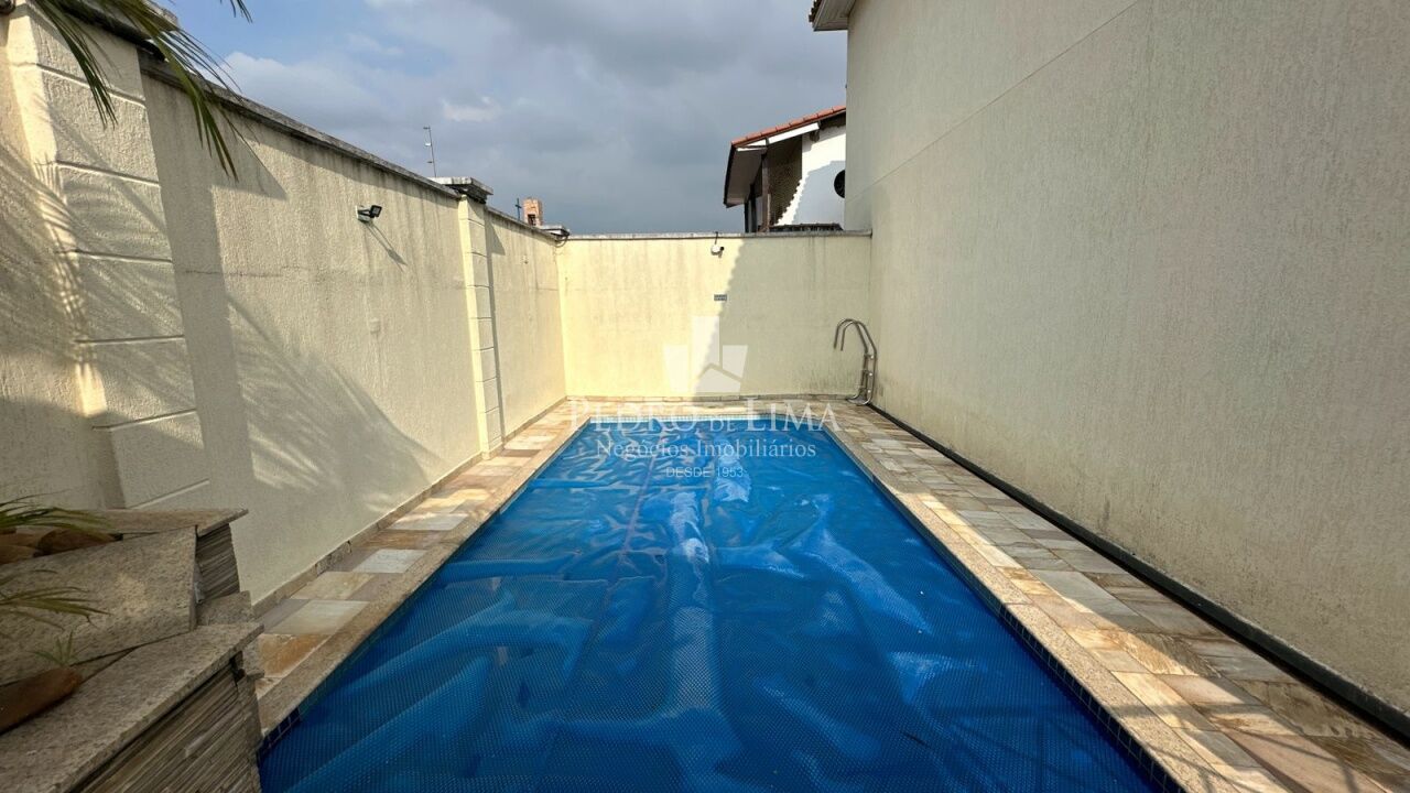 Sobrado de Condomínio á venda na Penha, 164 m² três quartos sendo 1 suíte e 4 vagas de garagem 