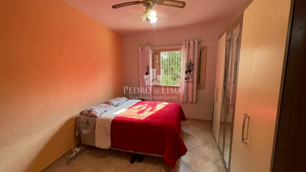 Casa térrea 2 quartos, sendo 1 suíte, 3 vagas, na Penha.