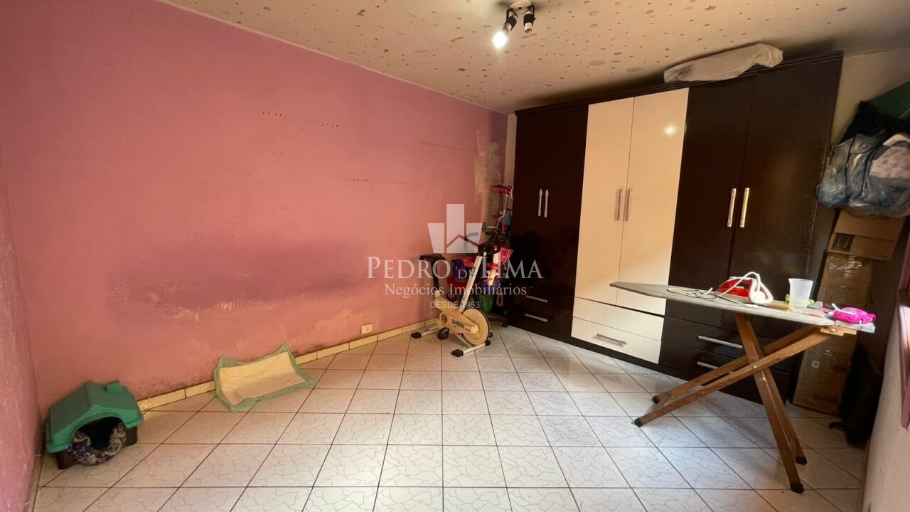 Casa térrea 2 quartos, sendo 1 suíte, 3 vagas, na Penha.