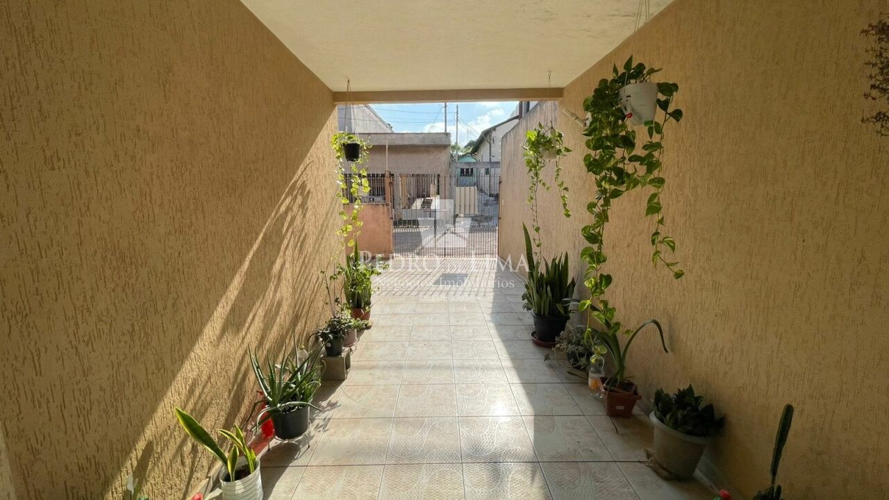 Casa térrea 2 quartos, sendo 1 suíte, 3 vagas, na Penha.
