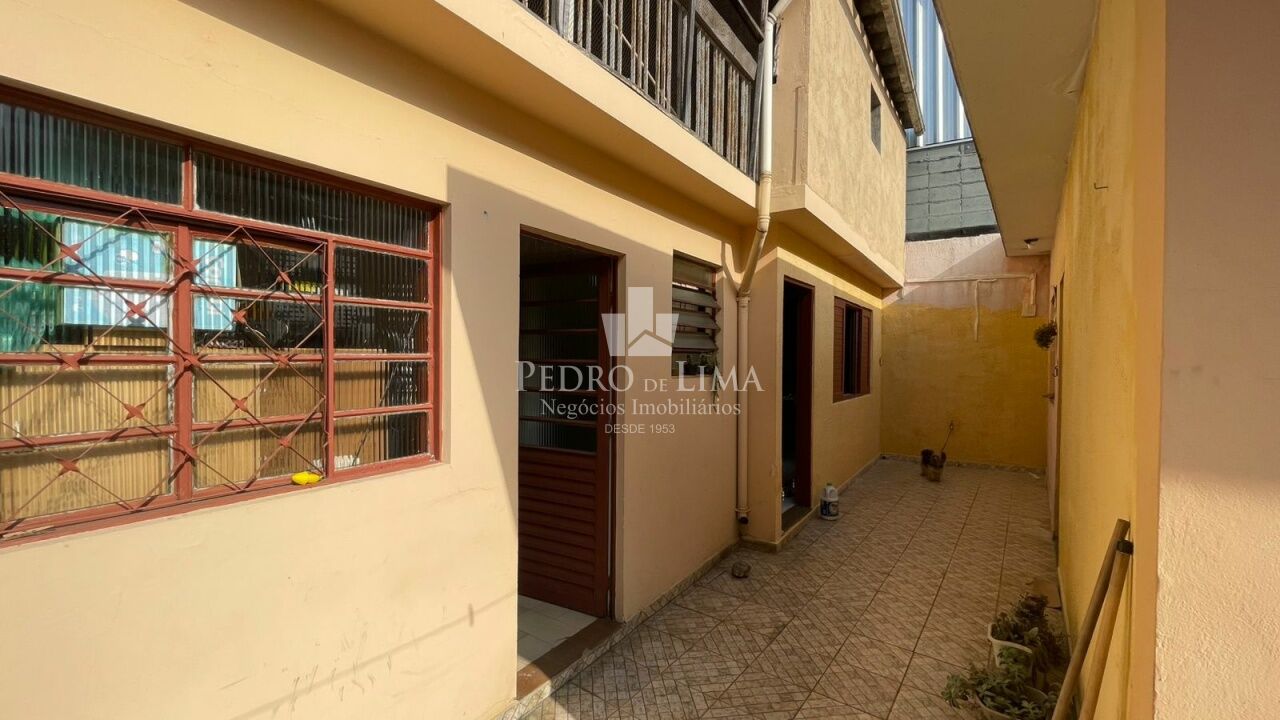 Casa térrea 2 quartos, sendo 1 suíte, 3 vagas, na Penha.