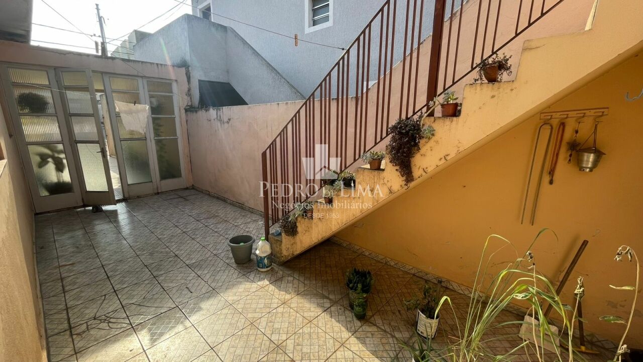 Casa térrea 2 quartos, sendo 1 suíte, 3 vagas, na Penha.